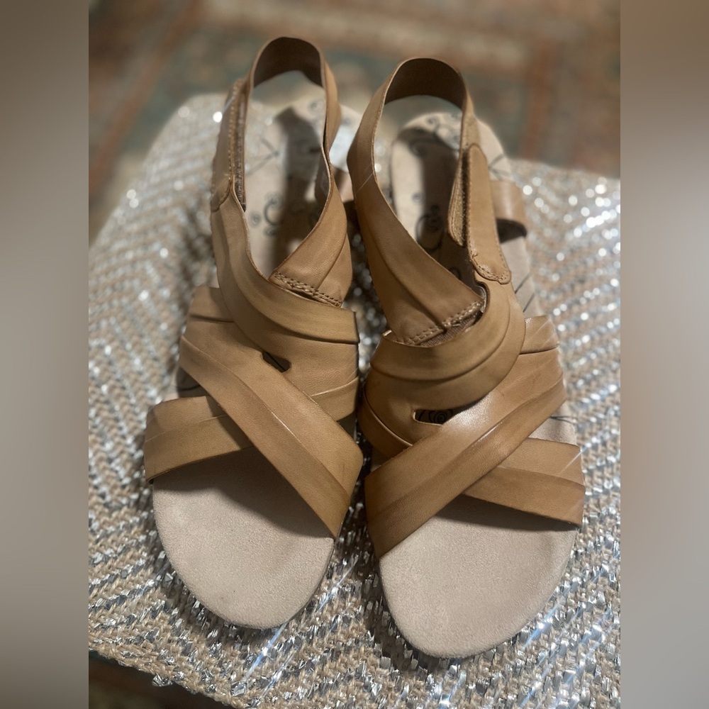 BareTraps Comfy Walking Strapped Tan Neutral Wedges, Size 11, EUC